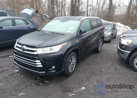 2017 Toyota Highlander Xle z USA, uszkodzony, nr VIN 5TDJZRFH6HS429373